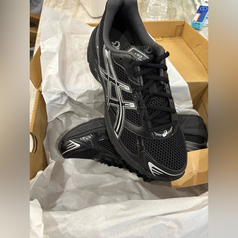 NIB ASICS Unisex GEL-1130 black and pure silver, size 8.5/10